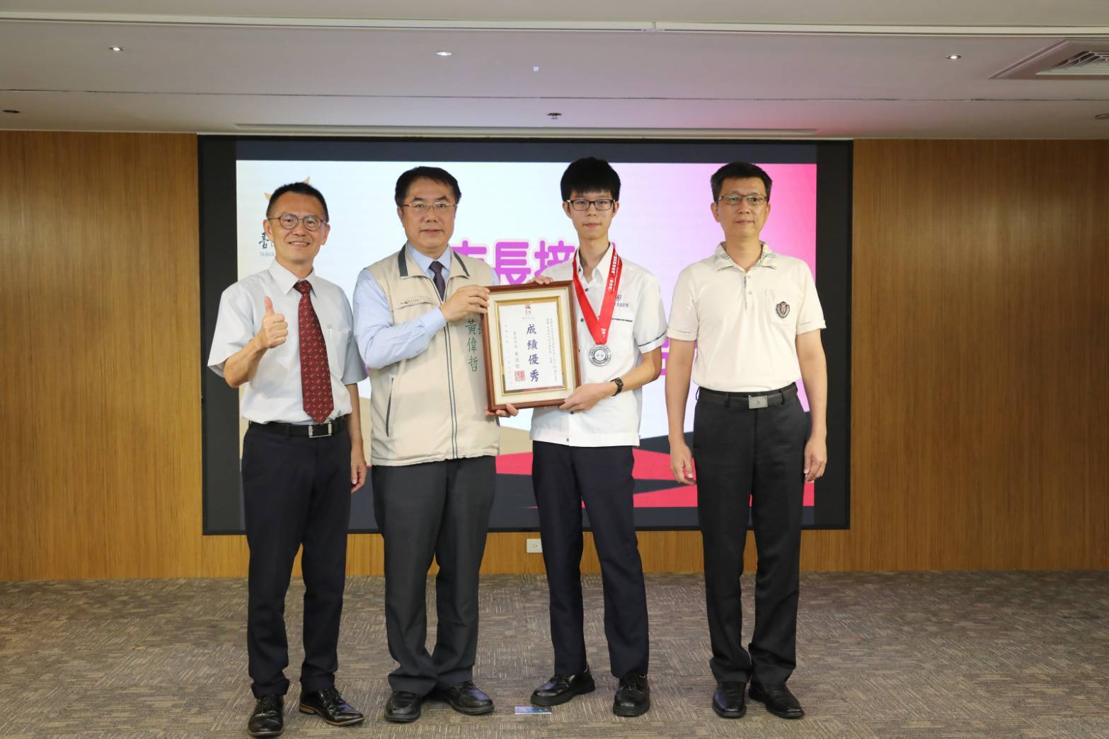 20190905  長中李思翰代表台南市參加國際賽  獲IMC數學競賽銀獎-1